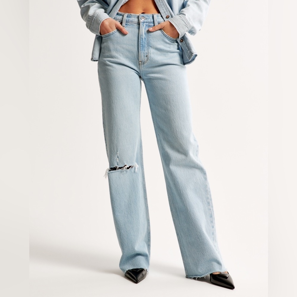 Abercrombie and Fitch the 90s relaxed jean high rise curve love